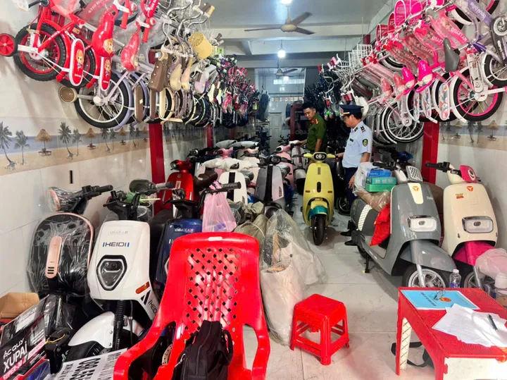 Xử phạt 2 trường hợp kinh doanh xe đạp điện không rõ nguồn gốc, xuất xứ