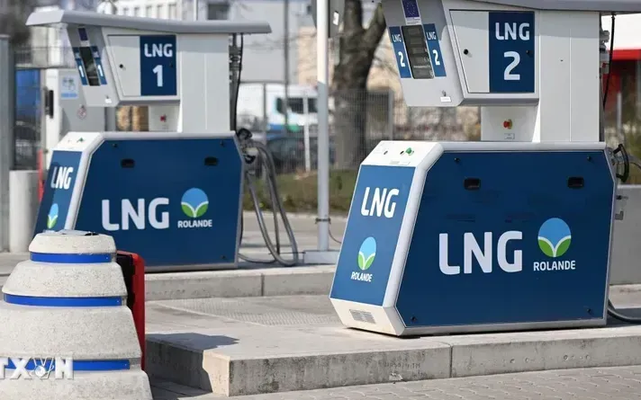 Tàu chở 63.000 tấn LNG từ Trung Đông cập cảng ở Thị Vải