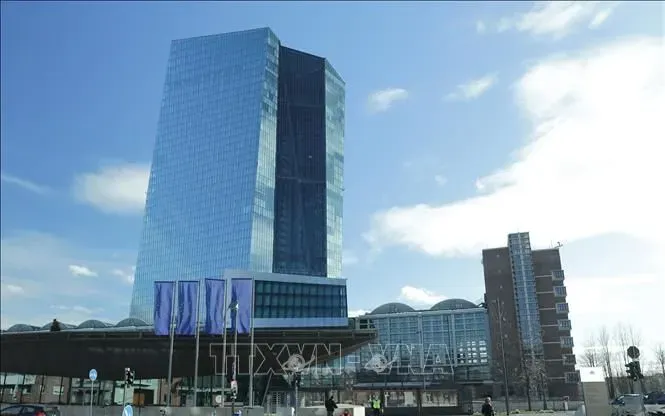 ECB dự kiến nâng lãi suất lên 2,5% vào cuối năm