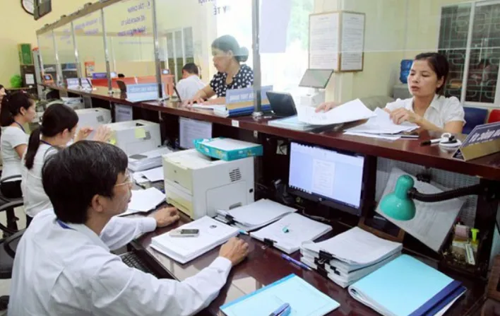 Bảng giá lệ phí trước bạ ô tô, xe máy ban hành theo hình thức nào?
