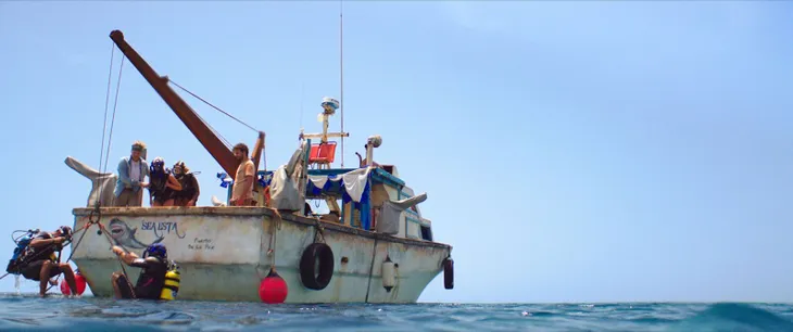 Nghẹt thở với trò chơi tử thần ngắm cá mập trong 47 Meters Down - Ảnh 2. Nghẹt thở với trò chơi tử thần ngắm cá mập trong 47 Meters Down - Ảnh 2.