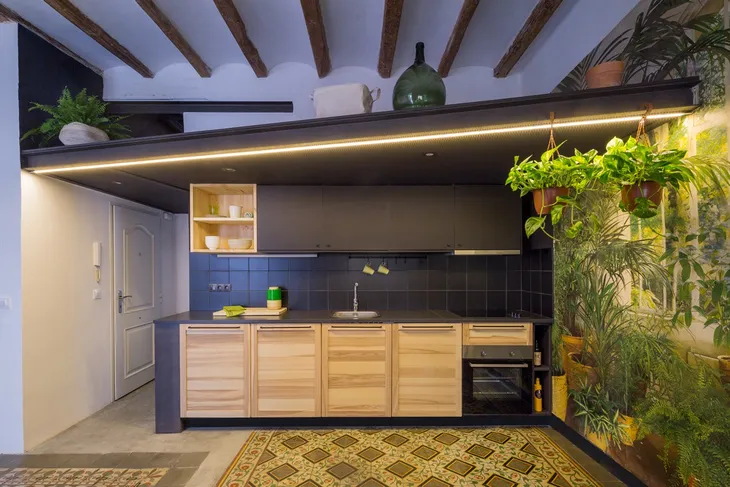 Ngôi nhà 45 m2 ấm áp với sắc màu của gỗ và cây cỏ - Ảnh 2. Ngôi nhà 45 m2 ấm áp với sắc màu của gỗ và cây cỏ - Ảnh 2.