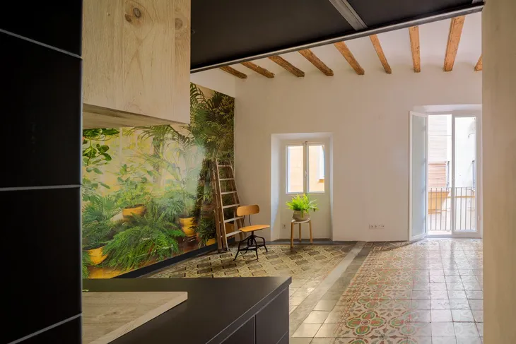 Ngôi nhà 45 m2 ấm áp với sắc màu của gỗ và cây cỏ - Ảnh 4. Ngôi nhà 45 m2 ấm áp với sắc màu của gỗ và cây cỏ - Ảnh 4.