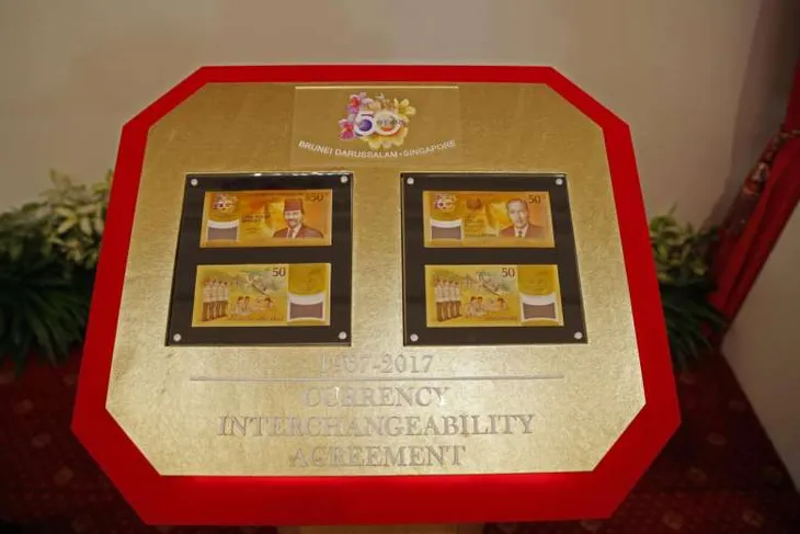 Brunei, Singapore ra mắt tờ tiền chung - Ảnh 1. Brunei, Singapore ra mắt tờ tiền chung - Ảnh 1.