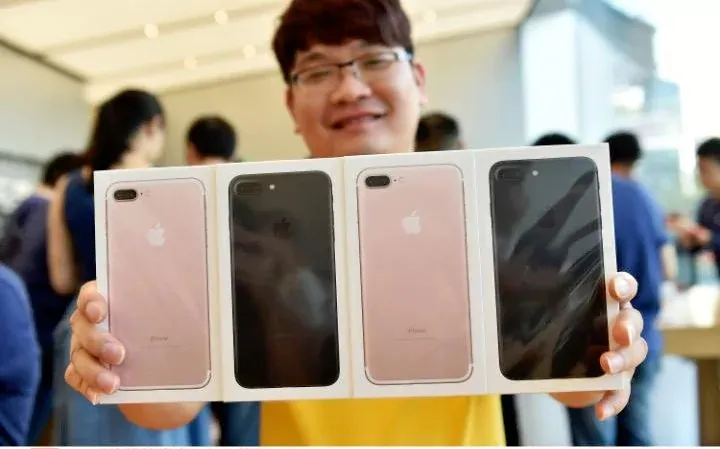Đặt mua 70 triệu màn hình OLED, Apple đã sẵn sàng cho iPhone 8 - Ảnh 2. Đặt mua 70 triệu màn hình OLED, Apple đã sẵn sàng cho iPhone 8 - Ảnh 2.