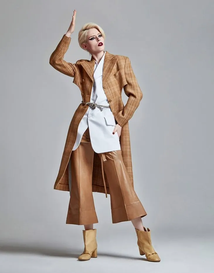 Nữ hoàng tạo dáng Coco Rocha biến hóa kỳ ảo với trang phục thanh lịch - Ảnh 10. Nữ hoàng tạo dáng Coco Rocha biến hóa kỳ ảo với trang phục thanh lịch - Ảnh 10.