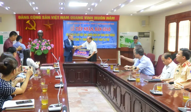 Hà Nội: Thanh tra, cảnh sát giao thông được trang bị 1.000 bộ dụng cụ sơ cứu - Ảnh 1. Hà Nội: Thanh tra, cảnh sát giao thông được trang bị 1.000 bộ dụng cụ sơ cứu - Ảnh 1.