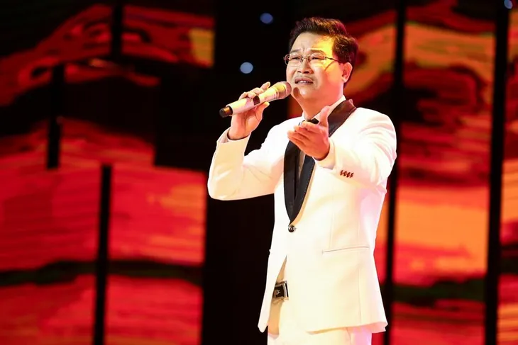 Thần tượng Bolero: Thành Long khiến cả 4 HLV không cầm được nước mắt với “Đạo làm con” - Ảnh 11. Thần tượng Bolero: Thành Long khiến cả 4 HLV không cầm được nước mắt với “Đạo làm con” - Ảnh 11.