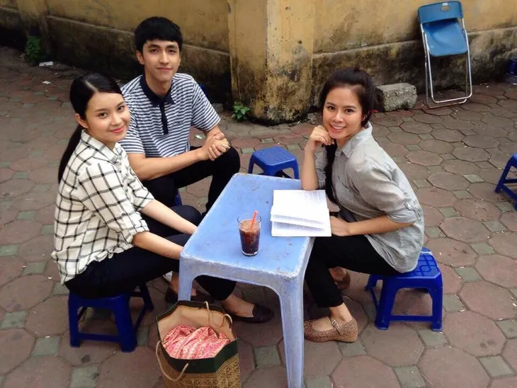 Những hình ảnh hậu trường cực nhắng nhít của phim Đi qua mùa hạ - Ảnh 3. Những hình ảnh hậu trường cực nhắng nhít của phim Đi qua mùa hạ - Ảnh 3.