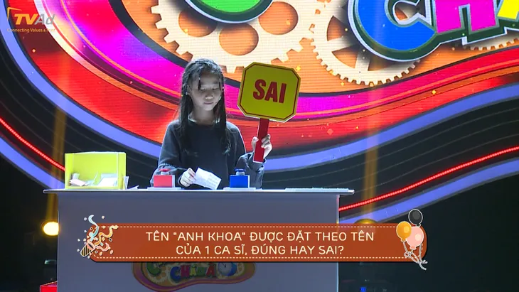 Cháu ơi, cháu à: Con gái Phạm Anh Khoa phát khiếp với thử thách bắt lươn - Ảnh 6. Cháu ơi, cháu à: Con gái Phạm Anh Khoa phát khiếp với thử thách bắt lươn - Ảnh 6.