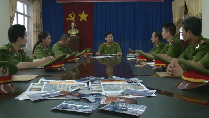 Phim Vực thẳm vô hình - Tập 4: Công an thắt chặt an ninh, băng Sói Sài Thành nao núng, lo ngại - Ảnh 5. Phim Vực thẳm vô hình - Tập 4: Công an thắt chặt an ninh, băng Sói Sài Thành nao núng, lo ngại - Ảnh 5.