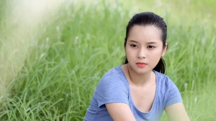 Tiểu tam Trang Cherry nhận rổ gạch đá vì diễn quá đạt trong Ngược chiều nước mắt - Ảnh 2. Tiểu tam Trang Cherry nhận rổ gạch đá vì diễn quá đạt trong Ngược chiều nước mắt - Ảnh 2.