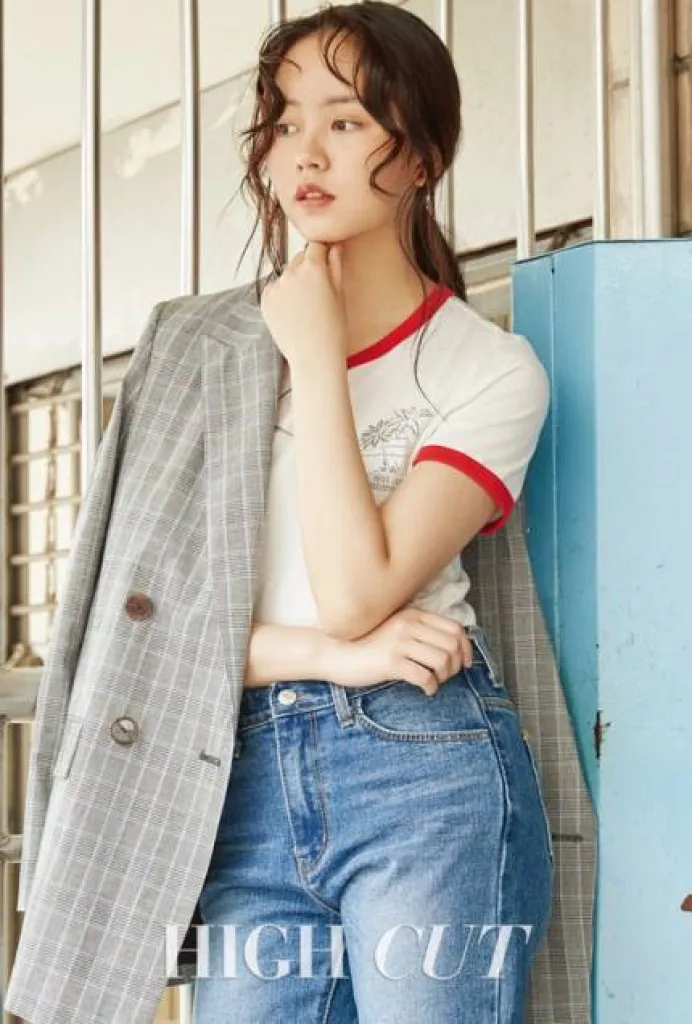 Chưa từng yêu, ma nữ Kim So Hyun gặp khó khi đóng cảnh tình cảm - Ảnh 2. Chưa từng yêu, ma nữ Kim So Hyun gặp khó khi đóng cảnh tình cảm - Ảnh 2.