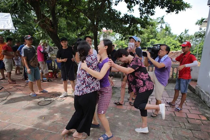 Những hình ảnh hậu trường cực nhắng nhít của phim Đi qua mùa hạ - Ảnh 9. Những hình ảnh hậu trường cực nhắng nhít của phim Đi qua mùa hạ - Ảnh 9.