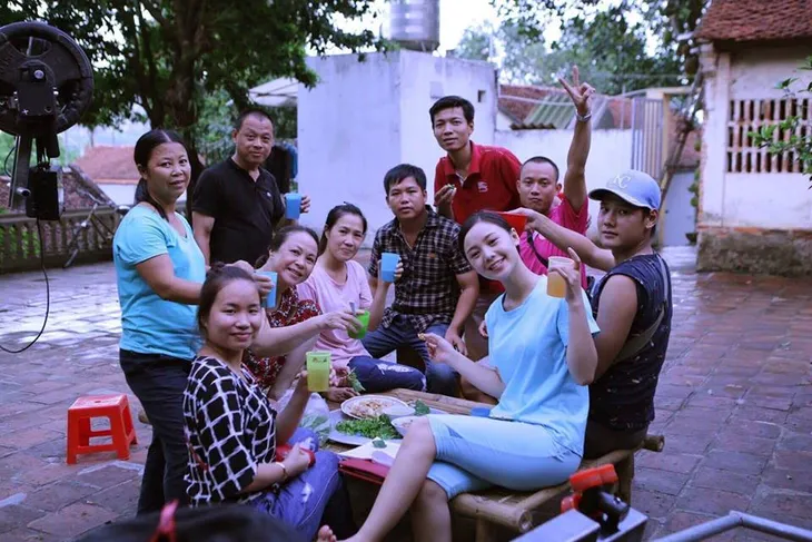 Những hình ảnh hậu trường cực nhắng nhít của phim Đi qua mùa hạ - Ảnh 11. Những hình ảnh hậu trường cực nhắng nhít của phim Đi qua mùa hạ - Ảnh 11.