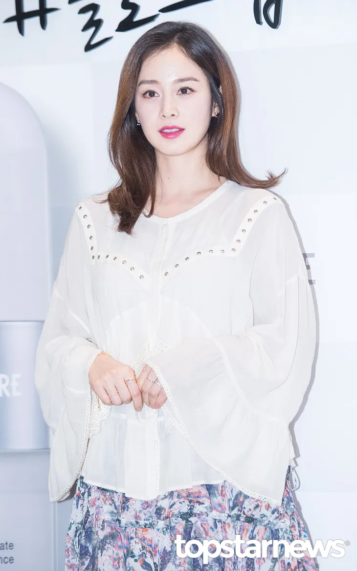 Đang mang bầu, Kim Tae Hee vẫn đẹp tựa nữ thần - Ảnh 3. Đang mang bầu, Kim Tae Hee vẫn đẹp tựa nữ thần - Ảnh 3.