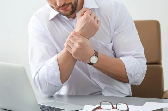 Uống quá nhiều rượu dễ xảy ra những nguy cơ này - Ảnh 11. Uống quá nhiều rượu dễ xảy ra những nguy cơ này - Ảnh 11.