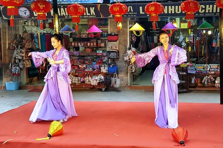 Vạn Phúc: Đẩy mạnh quảng bá du lịch tại làng nghề truyền thống - Ảnh 5. Vạn Phúc: Đẩy mạnh quảng bá du lịch tại làng nghề truyền thống - Ảnh 5.