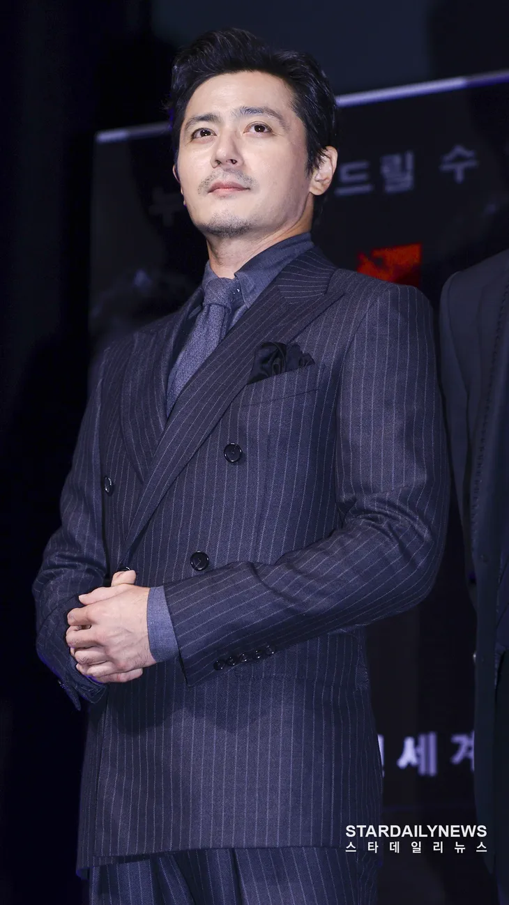 Quý ông U50 Jang Dong Gun khoe vẻ lịch lãm, đánh bật đàn em Lee Jong Suk - Ảnh 2. Quý ông U50 Jang Dong Gun khoe vẻ lịch lãm, đánh bật đàn em Lee Jong Suk - Ảnh 2.