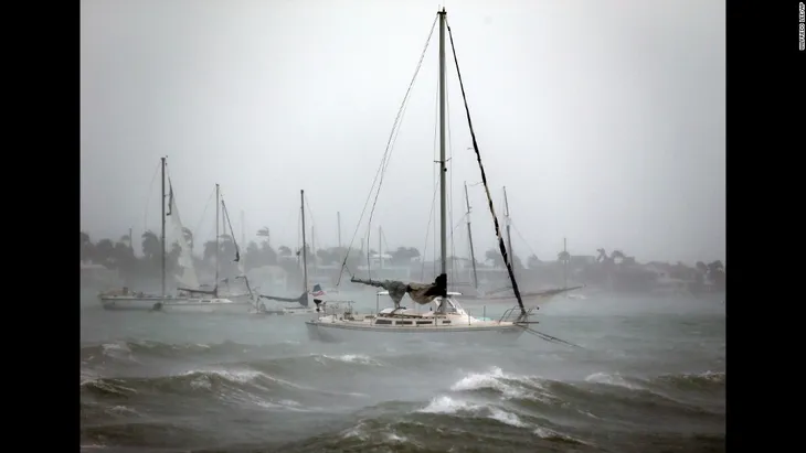 Siêu bão Irma trút cuồng nộ ở Florida, ít nhất 4 người thiệt mạng - Ảnh 6. Siêu bão Irma trút cuồng nộ ở Florida, ít nhất 4 người thiệt mạng - Ảnh 6.