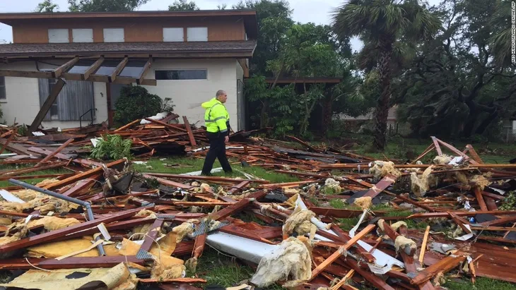 Siêu bão Irma trút cuồng nộ ở Florida, ít nhất 4 người thiệt mạng - Ảnh 13. Siêu bão Irma trút cuồng nộ ở Florida, ít nhất 4 người thiệt mạng - Ảnh 13.