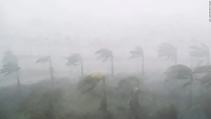 Siêu bão Irma trút cuồng nộ ở Florida, ít nhất 4 người thiệt mạng - Ảnh 7. Siêu bão Irma trút cuồng nộ ở Florida, ít nhất 4 người thiệt mạng - Ảnh 7.