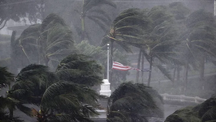 Siêu bão Irma trút cuồng nộ ở Florida, ít nhất 4 người thiệt mạng - Ảnh 1. Siêu bão Irma trút cuồng nộ ở Florida, ít nhất 4 người thiệt mạng - Ảnh 1.