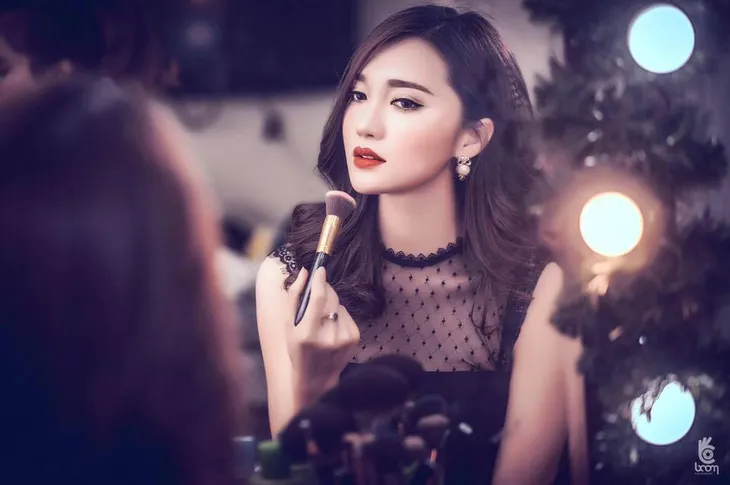 Ngắm nhan sắc người đẹp Hoa hậu Hoàn vũ Việt Nam 2017 bị mắng vì không trung thực - Ảnh 10. Ngắm nhan sắc người đẹp Hoa hậu Hoàn vũ Việt Nam 2017 bị mắng vì không trung thực - Ảnh 10.