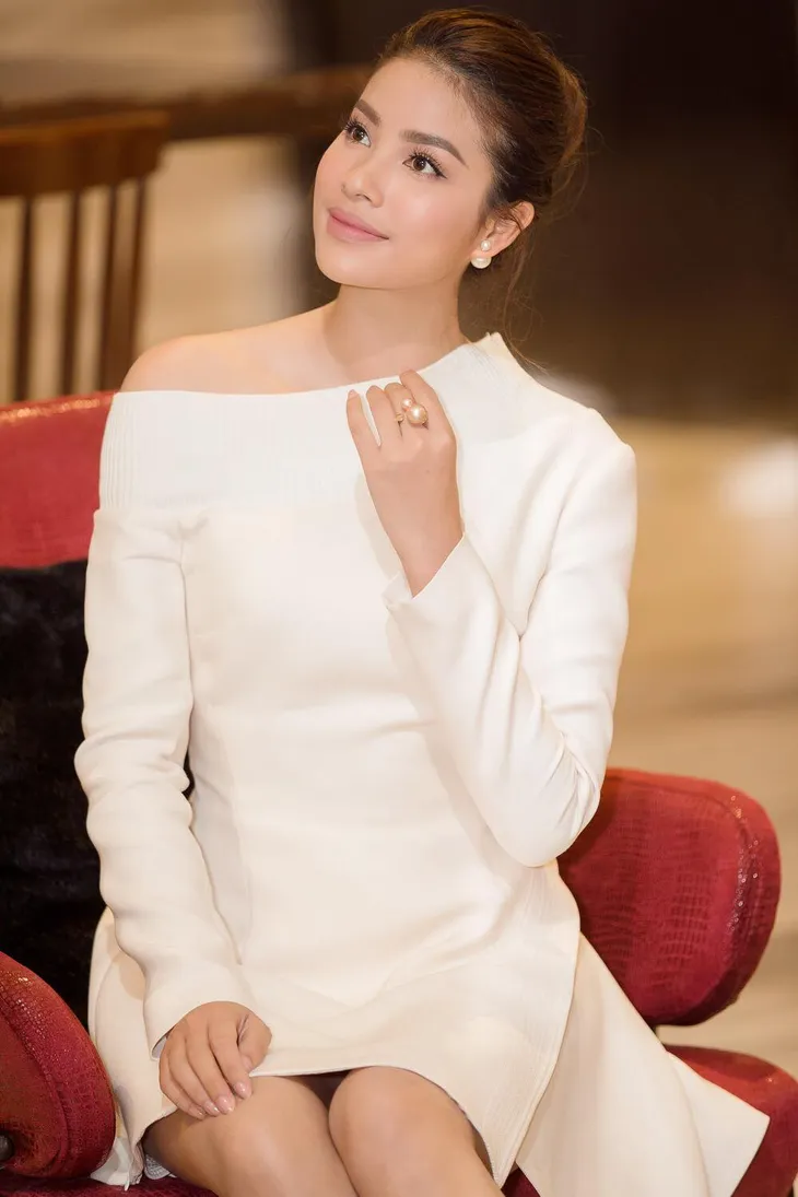 Phạm Hương ra mắt sản phẩm âm nhạc đầu tay - Ảnh 1. Phạm Hương ra mắt sản phẩm âm nhạc đầu tay - Ảnh 1.