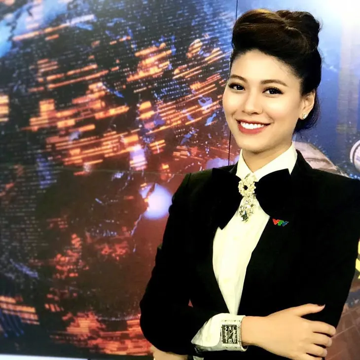 BTV Ngọc Trinh chia sẻ bí kíp diện vest cá tính và quyến rũ - Ảnh 1. BTV Ngọc Trinh chia sẻ bí kíp diện vest cá tính và quyến rũ - Ảnh 1.