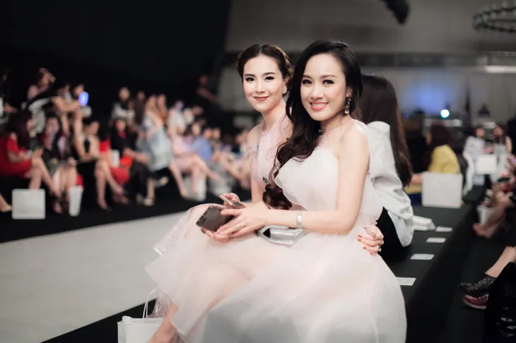 Ngắm cô nàng thời tiết Mai Ngọc duyên dáng đọ sắc bên MC Hoài Anh - Ảnh 6. Ngắm cô nàng thời tiết Mai Ngọc duyên dáng đọ sắc bên MC Hoài Anh - Ảnh 6.