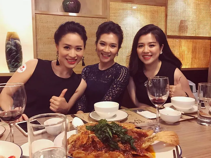 BTV Khánh Trang ghi điểm với gu thời trang thanh lịch, nữ tính - Ảnh 7. BTV Khánh Trang ghi điểm với gu thời trang thanh lịch, nữ tính - Ảnh 7.