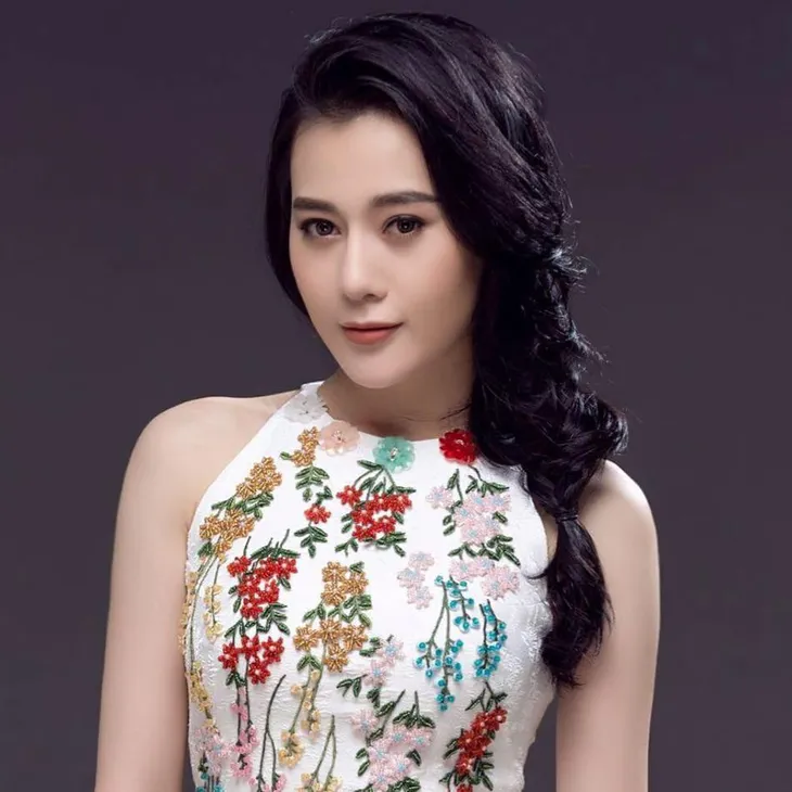 Trong phim quê mùa là vậy, ngoài đời, Phương Oanh Ngược chiều nước mắt lại sang chảnh hết phần người khác - Ảnh 7. Trong phim quê mùa là vậy, ngoài đời, Phương Oanh Ngược chiều nước mắt lại sang chảnh hết phần người khác - Ảnh 7.