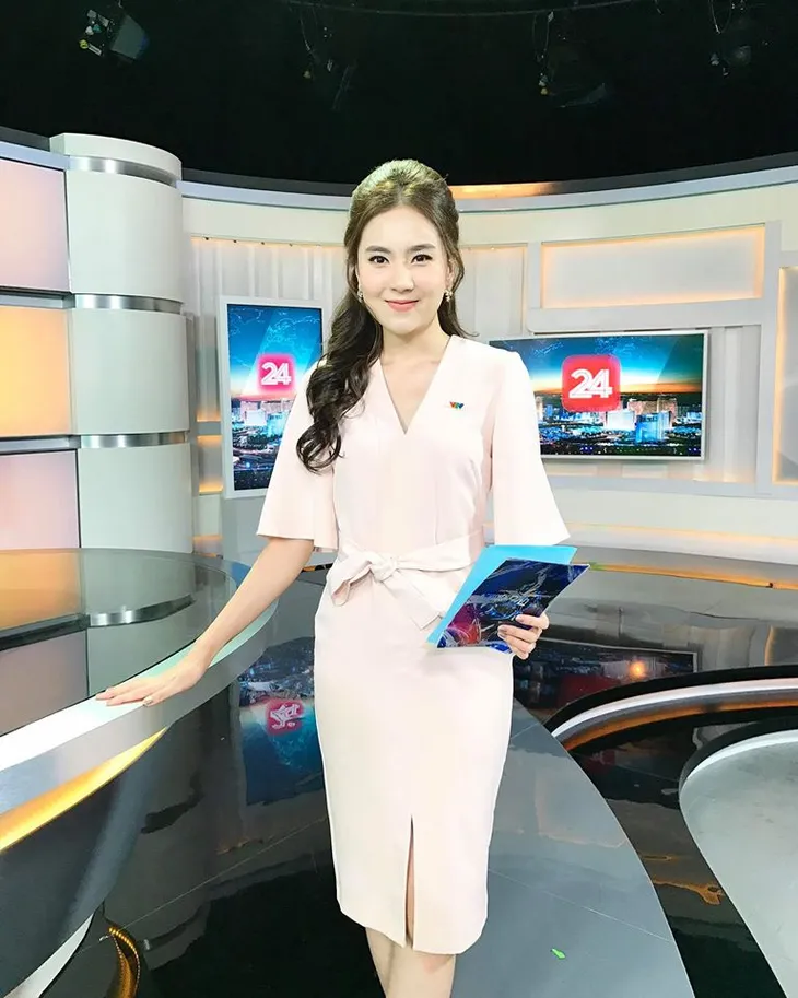Những bộ sưu tập thời trang đặc biệt của các MC, BTV VTV - Ảnh 13. Những bộ sưu tập thời trang đặc biệt của các MC, BTV VTV - Ảnh 13.