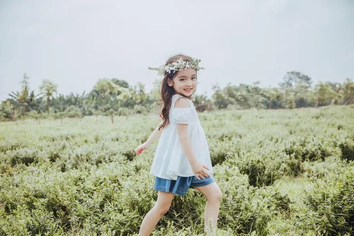 Nhìn sao nhí của Ngược chiều nước mắt, ai cũng muốn lập tức... sinh con gái - Ảnh 4. Nhìn sao nhí của Ngược chiều nước mắt, ai cũng muốn lập tức... sinh con gái - Ảnh 4.