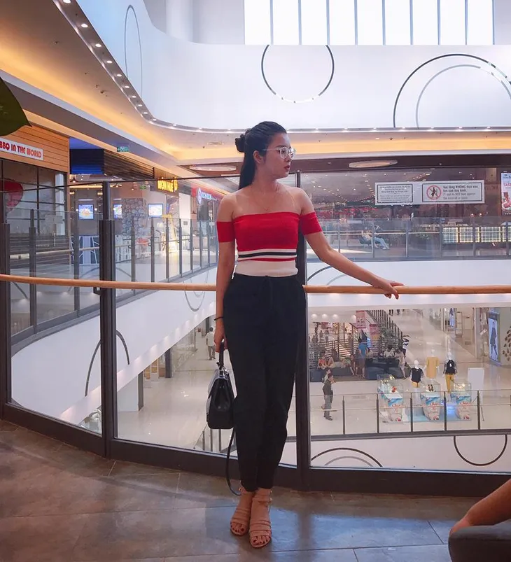 Trong phim quê là thế nhưng ngoài đời, 3 hot girl của Đi qua mùa hạ lại có gu ăn mặc cực chất - Ảnh 15. Trong phim quê là thế nhưng ngoài đời, 3 hot girl của Đi qua mùa hạ lại có gu ăn mặc cực chất - Ảnh 15.