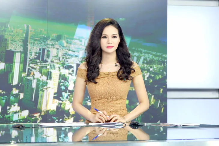 Ngắm nhan sắc trông mòn con mắt và gu thời trang thanh lịch của BTV Thu Hương - Ảnh 3. Ngắm nhan sắc trông mòn con mắt và gu thời trang thanh lịch của BTV Thu Hương - Ảnh 3.