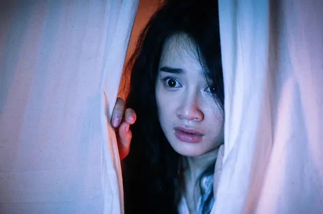 Nhã Phương đầu bù tóc rối trong phim mới - Ảnh 1. Nhã Phương đầu bù tóc rối trong phim mới - Ảnh 1.