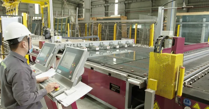 Nhà máy kính triệu đô của SADO group: Chạm tay giấc mơ hàng công nghệ cao made in Vietnam? - Ảnh 2. Nhà máy kính triệu đô của SADO group: Chạm tay giấc mơ hàng công nghệ cao made in Vietnam? - Ảnh 2.
