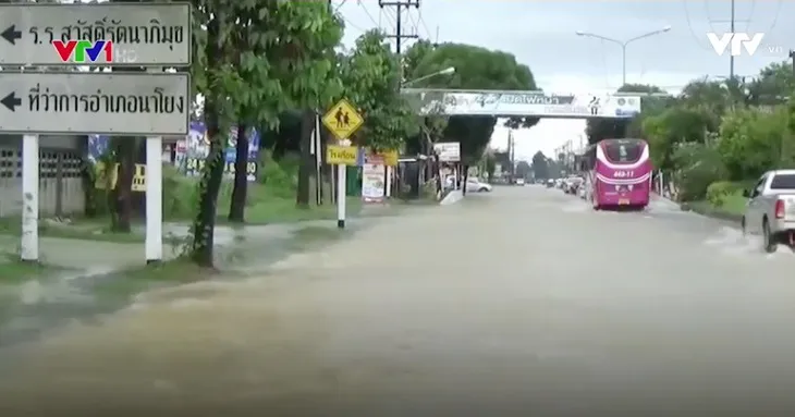 Lũ lụt nghiêm trọng tại miền Nam Thái Lan - Ảnh 1. Lũ lụt nghiêm trọng tại miền Nam Thái Lan - Ảnh 1.