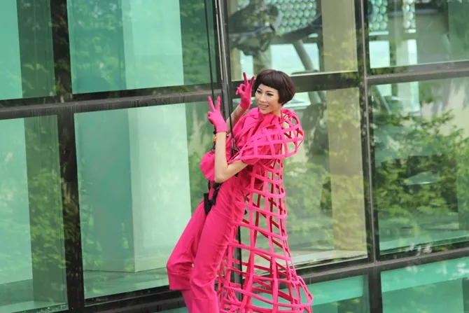 Thót tim những màn phiêu trên không trung của 8 mùa Vietnams Next Top Model - Ảnh 5. Thót tim những màn phiêu trên không trung của 8 mùa Vietnams Next Top Model - Ảnh 5.