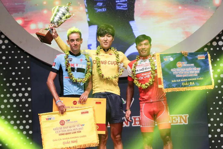 ẢNH: Những khoảnh khắc ấn tượng trong Gala giải xe đạp quốc tế VTV Cúp Tôn Hoa Sen 2017 - Ảnh 13. ẢNH: Những khoảnh khắc ấn tượng trong Gala giải xe đạp quốc tế VTV Cúp Tôn Hoa Sen 2017 - Ảnh 13.