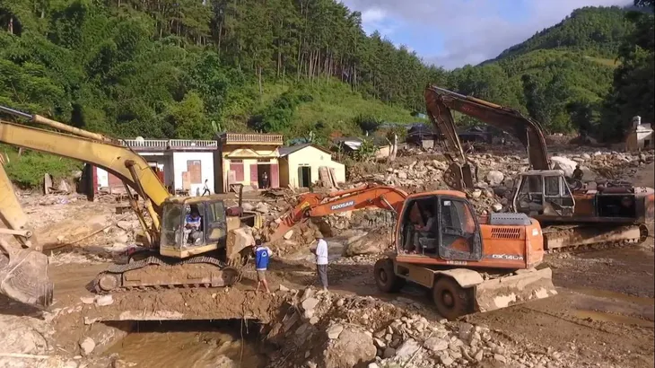 Phóng viên VTV và những hình ảnh không có trên sóng tại điểm lũ Yên Bái - Ảnh 5. Phóng viên VTV và những hình ảnh không có trên sóng tại điểm lũ Yên Bái - Ảnh 5.