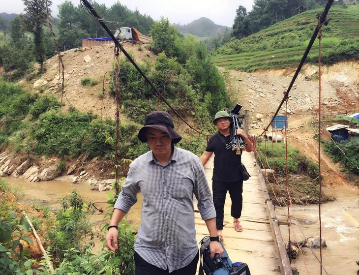 Phóng viên VTV và những hình ảnh không có trên sóng tại điểm lũ Yên Bái - Ảnh 9. Phóng viên VTV và những hình ảnh không có trên sóng tại điểm lũ Yên Bái - Ảnh 9.