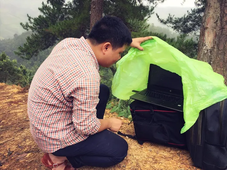Phóng viên VTV và những hình ảnh không có trên sóng tại điểm lũ Yên Bái - Ảnh 10. Phóng viên VTV và những hình ảnh không có trên sóng tại điểm lũ Yên Bái - Ảnh 10.