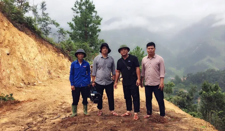 Phóng viên VTV và những hình ảnh không có trên sóng tại điểm lũ Yên Bái - Ảnh 6. Phóng viên VTV và những hình ảnh không có trên sóng tại điểm lũ Yên Bái - Ảnh 6.