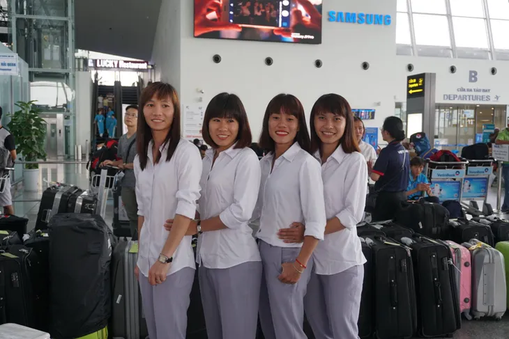 Chùm ảnh: ĐT bóng đá nữ Việt Nam lên đường tham dự SEA Games 29 - Ảnh 7. Chùm ảnh: ĐT bóng đá nữ Việt Nam lên đường tham dự SEA Games 29 - Ảnh 7.