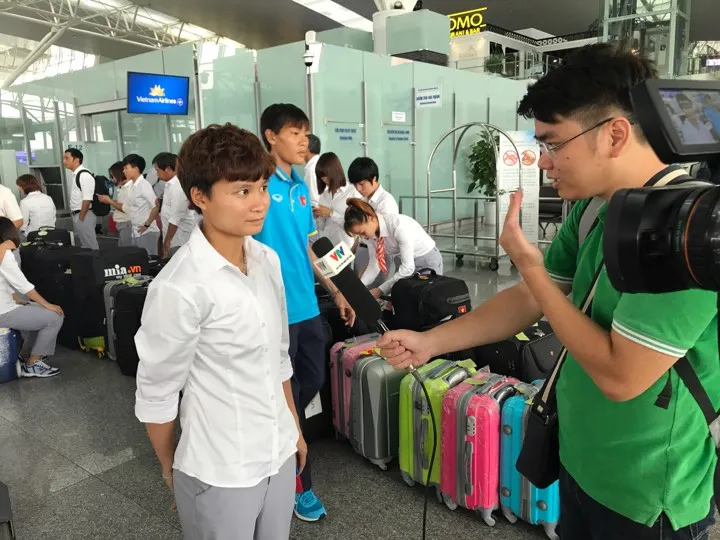 Chùm ảnh: ĐT bóng đá nữ Việt Nam lên đường tham dự SEA Games 29 - Ảnh 6. Chùm ảnh: ĐT bóng đá nữ Việt Nam lên đường tham dự SEA Games 29 - Ảnh 6.