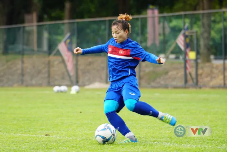 Ảnh: ĐT bóng đá nữ tập buổi đầu tiên tại Malaysia, sẵn sàng cho SEA Games 29 - Ảnh 4. Ảnh: ĐT bóng đá nữ tập buổi đầu tiên tại Malaysia, sẵn sàng cho SEA Games 29 - Ảnh 4.