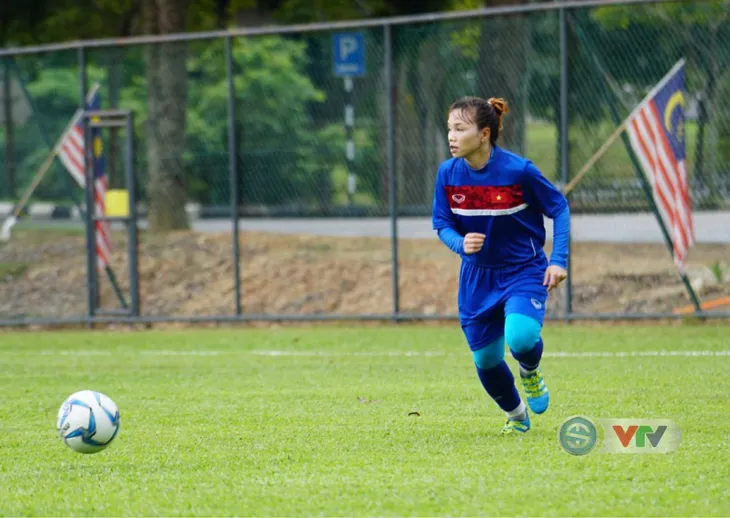 Ảnh: ĐT bóng đá nữ tập buổi đầu tiên tại Malaysia, sẵn sàng cho SEA Games 29 - Ảnh 5. Ảnh: ĐT bóng đá nữ tập buổi đầu tiên tại Malaysia, sẵn sàng cho SEA Games 29 - Ảnh 5.